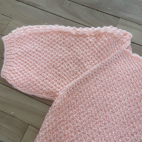 Hand knit short sleeve sweater in peachy pink - Picture 3 of 4